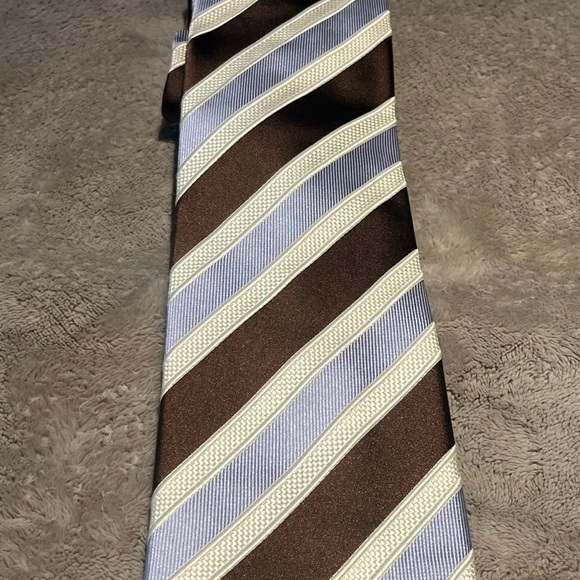 Donald Trump Signature Collection Tie; 100% silk. Loved. - Picture 3 of 3